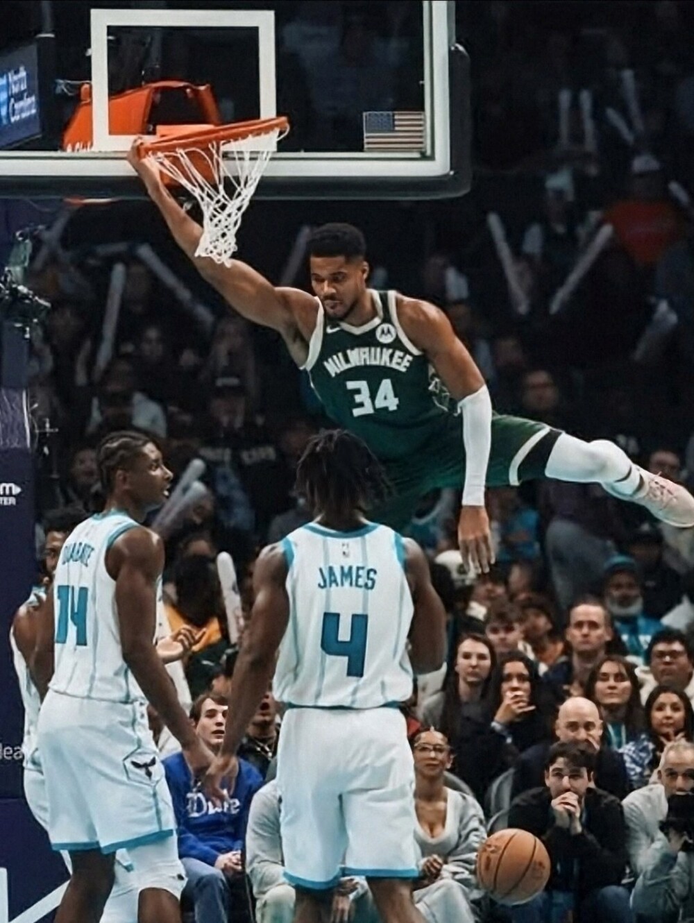 NEW GIANNIS ANTETOKOUNMPO FULL PAGE 8.5x11 ULTRA GLOSSY BASKETBALL 16 POSTER SET
